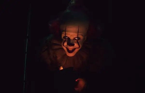 Pennywise hasta en el café.