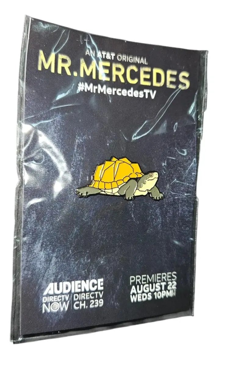 Mr Mercedes TV Serie - pin promocional oficial — Stephen King - 1